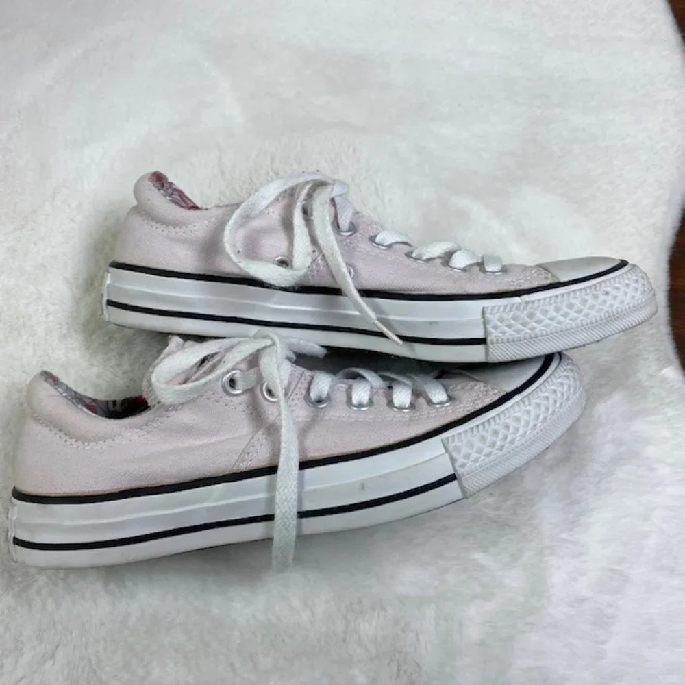Converse All‎ Star Low Top  Women's Sneakers, size 7